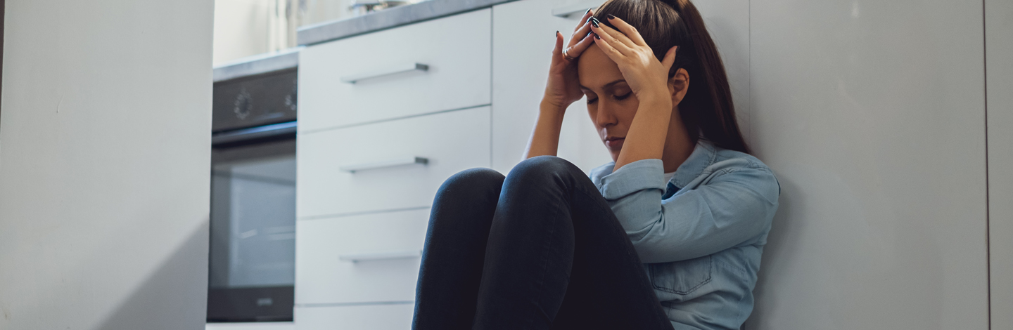 woman-sitting-on-floor-1440x470.jpg