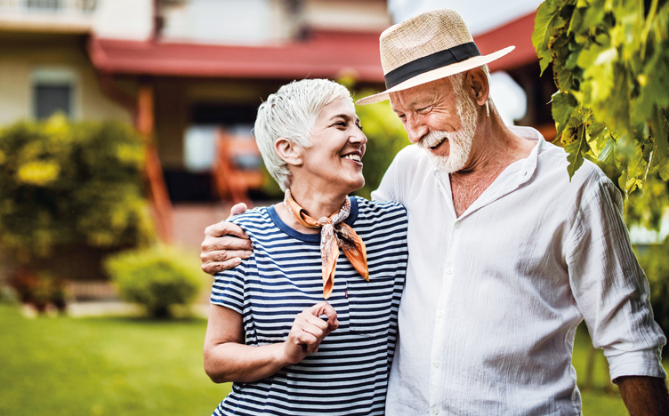 elderly-couple-smiling-752x468.jpg