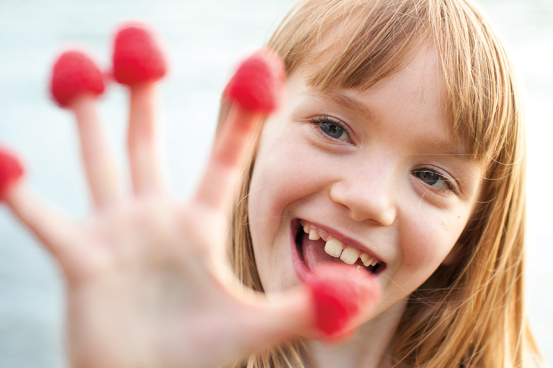 girl-with-berries-800x533.png