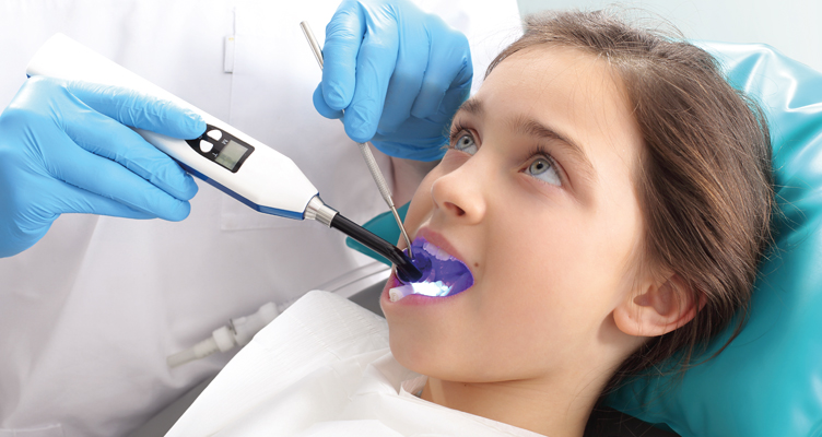 girl-at-dentist-752x400.jpg