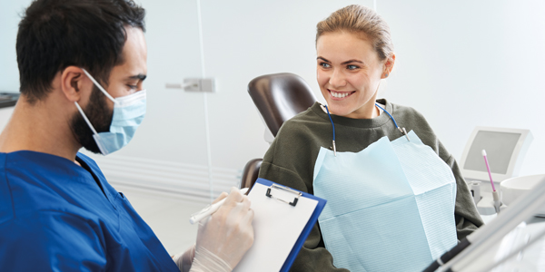 woman-at-dentist-600x300.jpg