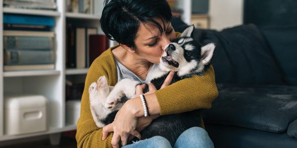 woman-snuggling-puppy-600x300.jpg