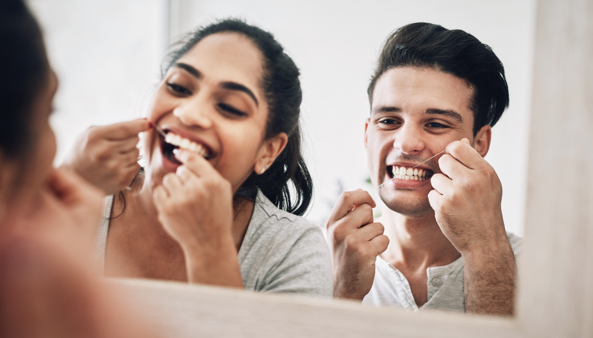 couple-flossing-in-mirror-1200x683.png