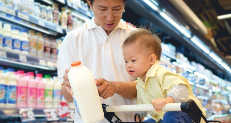 dad-and-baby-in-grocery-store-752x400.png