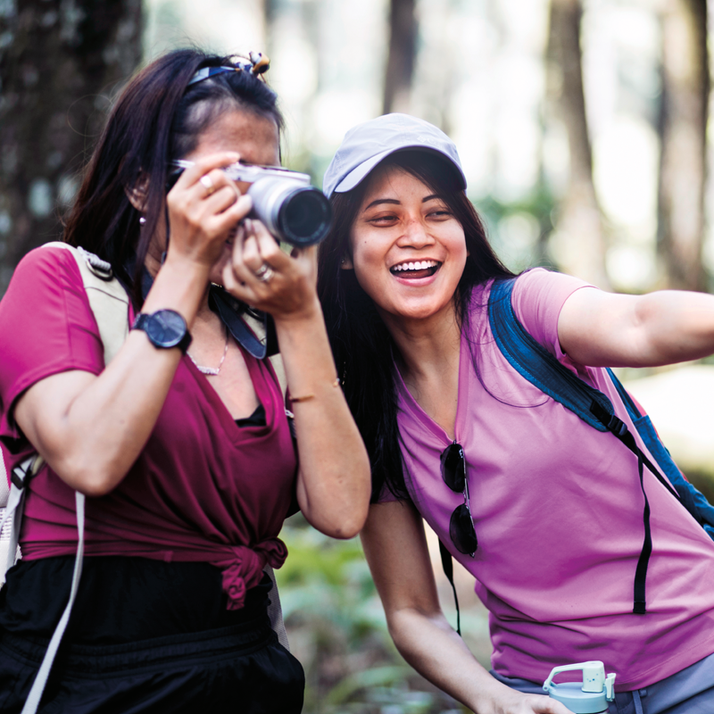 women-taking-photos-800x800.png