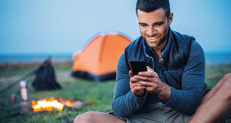 man-on-his-phone-while-camping-752x400.png