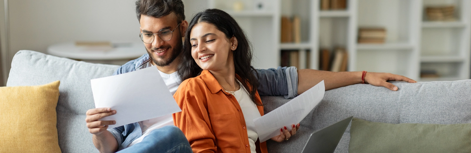 couple-smiling-reading-papers-1600x522.webp