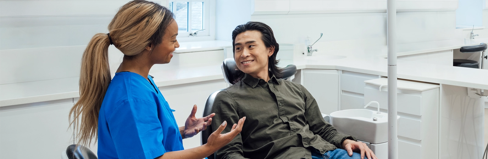 dentist-talking-with-smiling-patient-alt_1600x522.webp