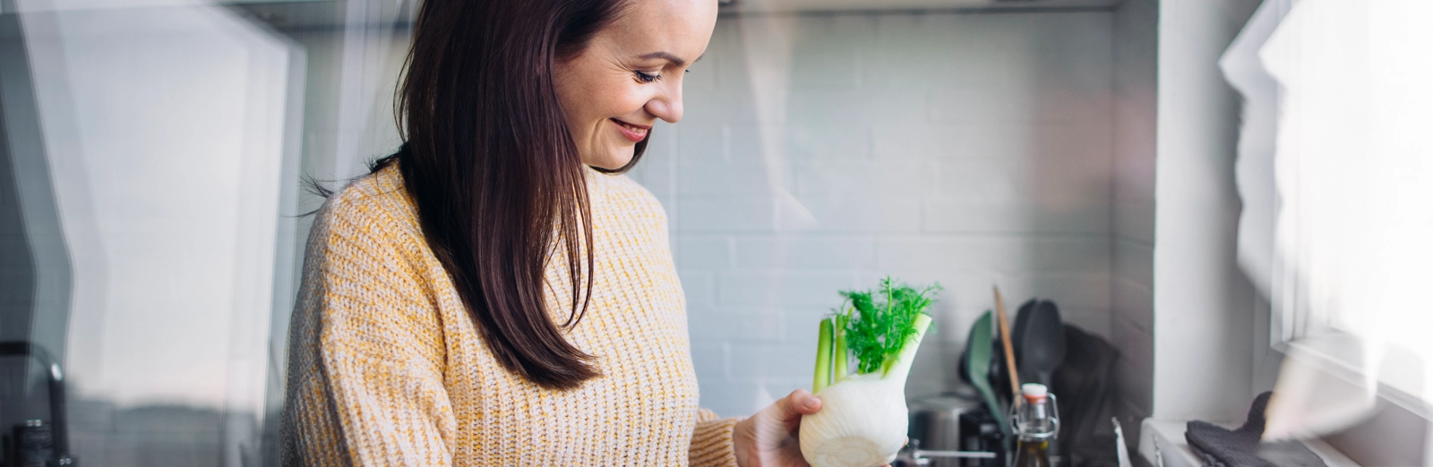woman-smiling-holding-fennel-1600x522.webp