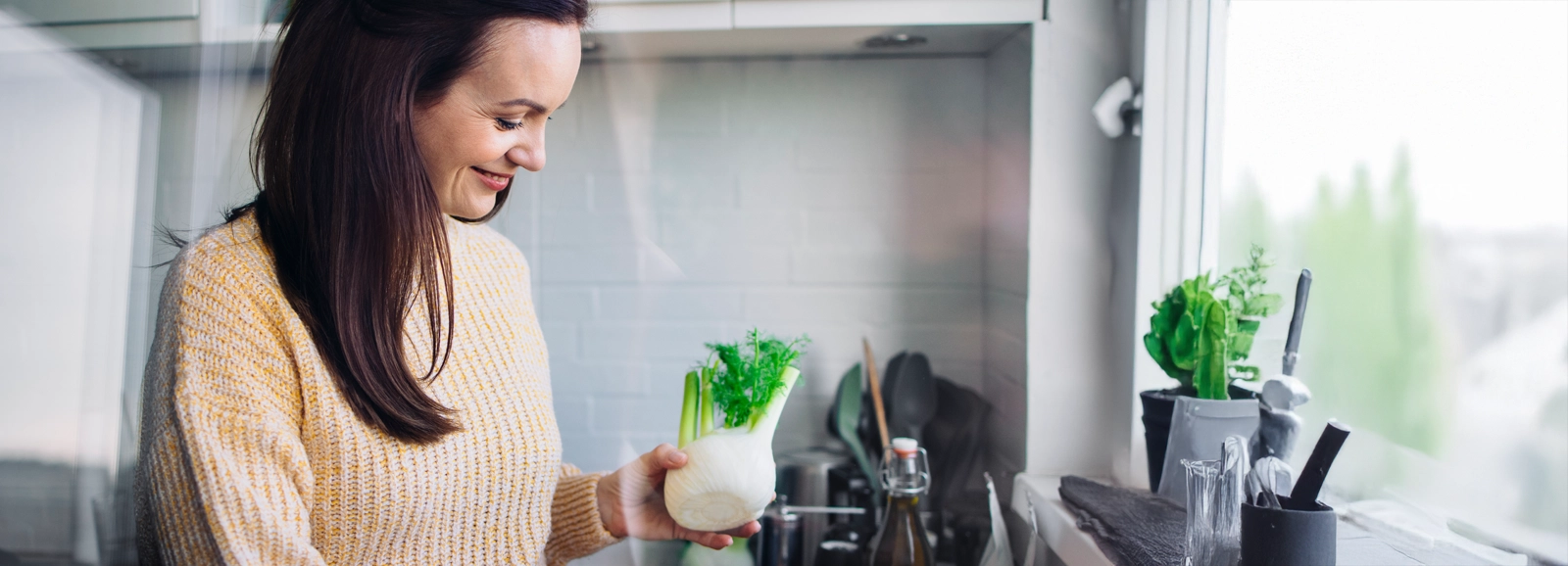 woman-smiling-holding-fennel-1600x578.webp