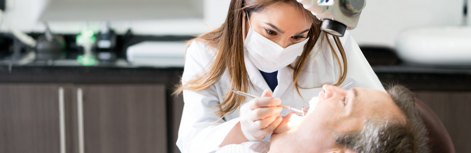 female-dentist-1600x522.jpg